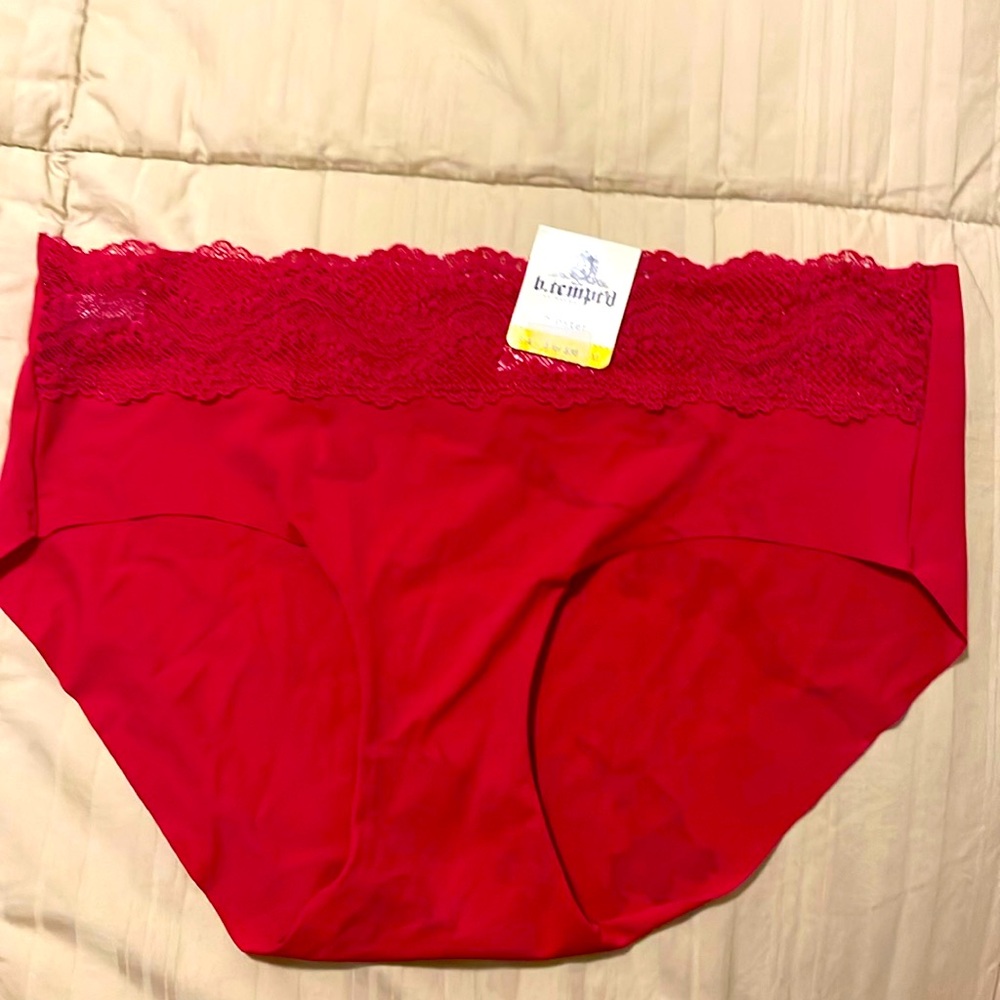 NWT b.tempted Hipster Panties Sz M RED with Lace.